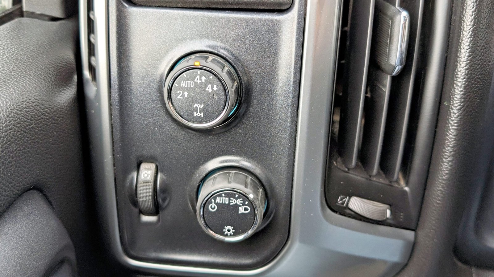 2014 Chevrolet Silverado 1500 4WD Crew Cab 4.3L