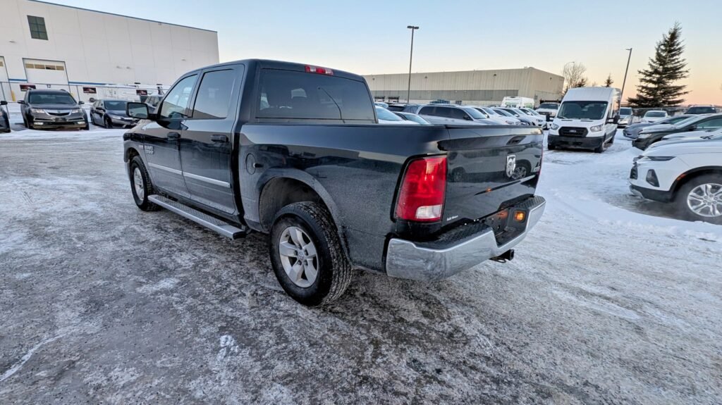 2015 Ram 1500 4WD Crew Cab 140.5″ ST