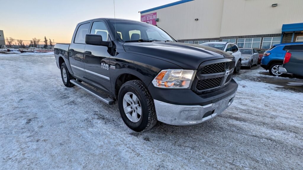 2015 Ram 1500 4WD Crew Cab 140.5″ ST