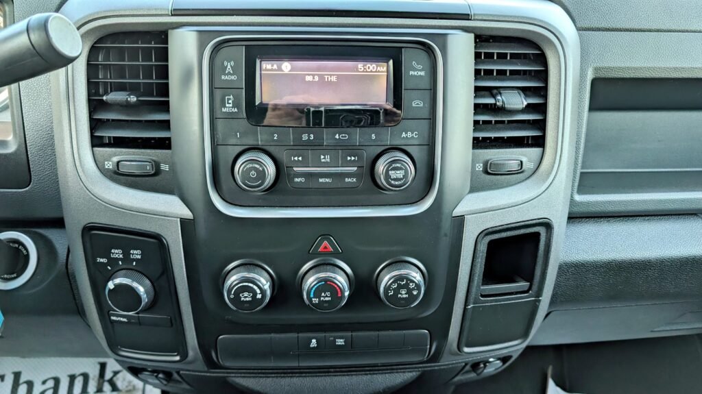 2015 Ram 1500 4WD Crew Cab 140.5″ ST