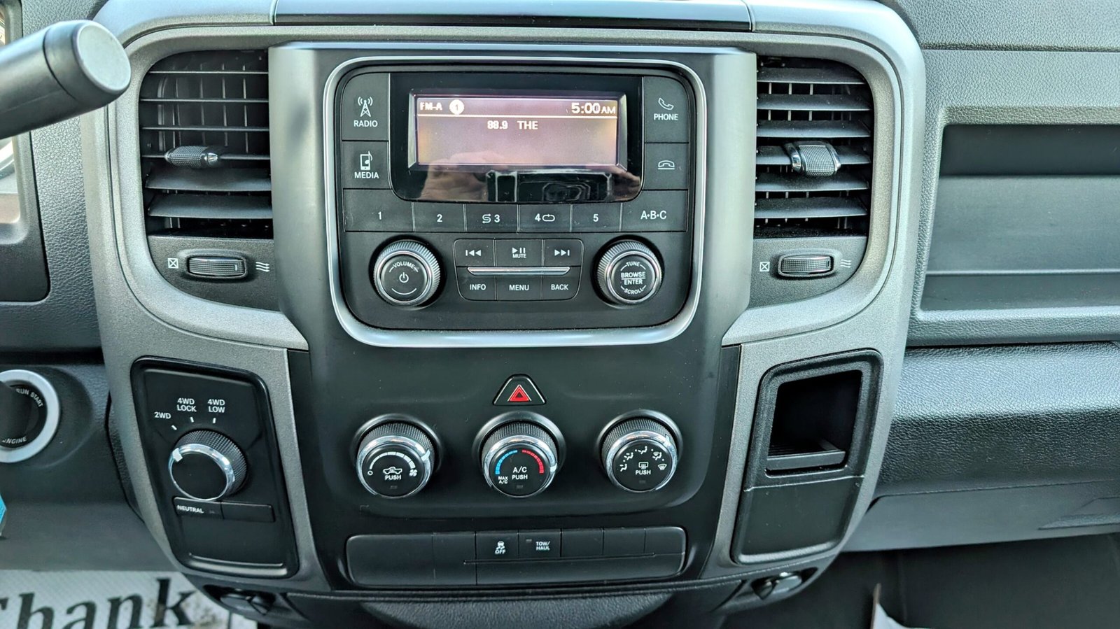 2015 Ram 1500 4WD Crew Cab 140.5″ ST