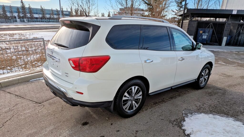 2017 Nissan Pathfinder SV AWD 7 Passenger
