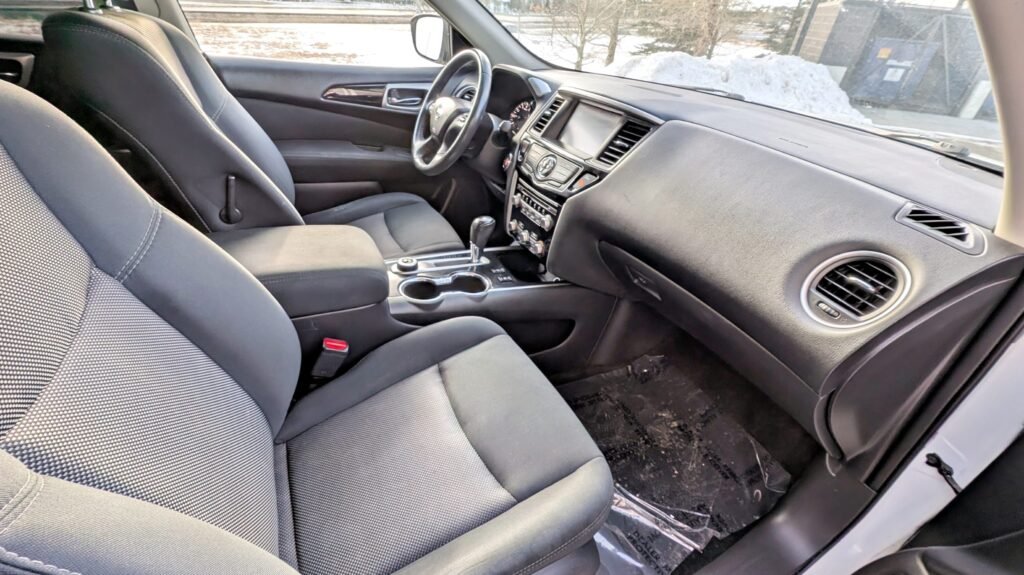 2017 Nissan Pathfinder SV AWD 7 Passenger