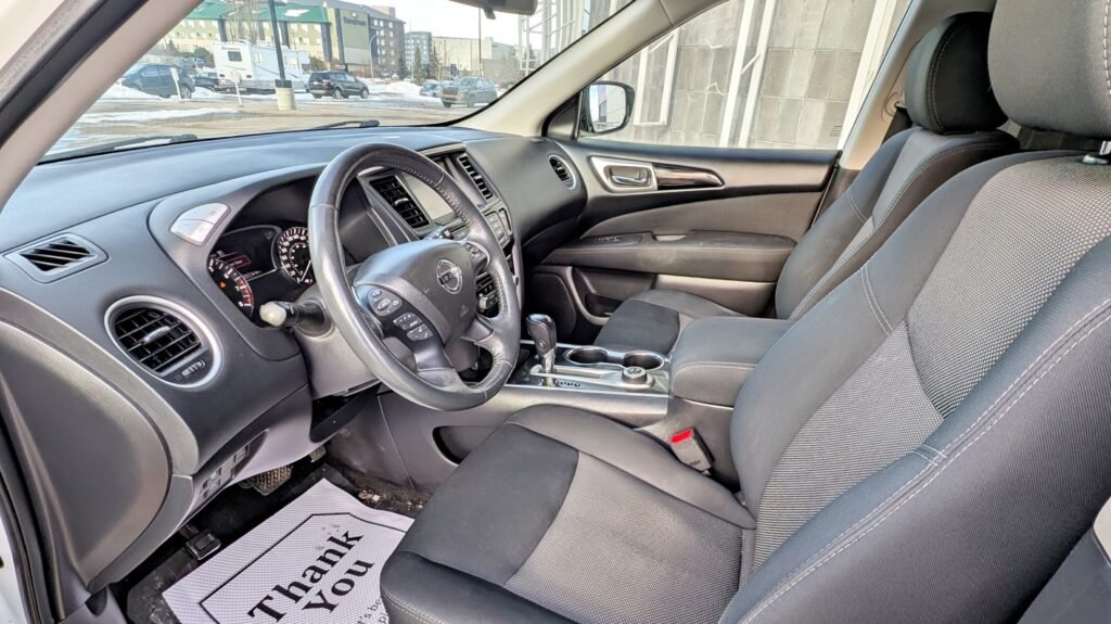 2017 Nissan Pathfinder SV AWD 7 Passenger