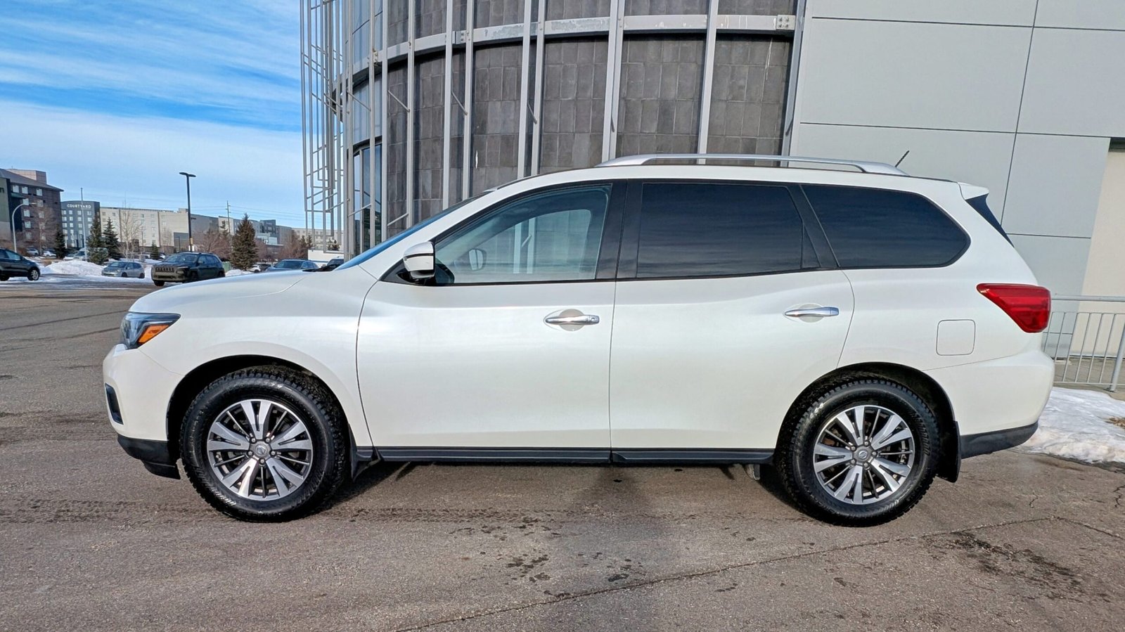 2017 Nissan Pathfinder SV AWD 7 Passenger