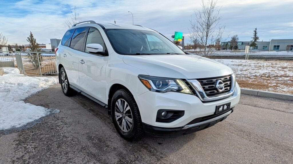 2017 Nissan Pathfinder SV AWD 7 Passenger