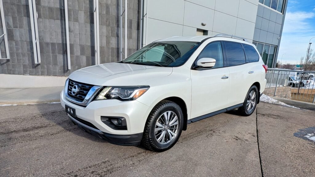 2017 Nissan Pathfinder SV AWD 7 Passenger